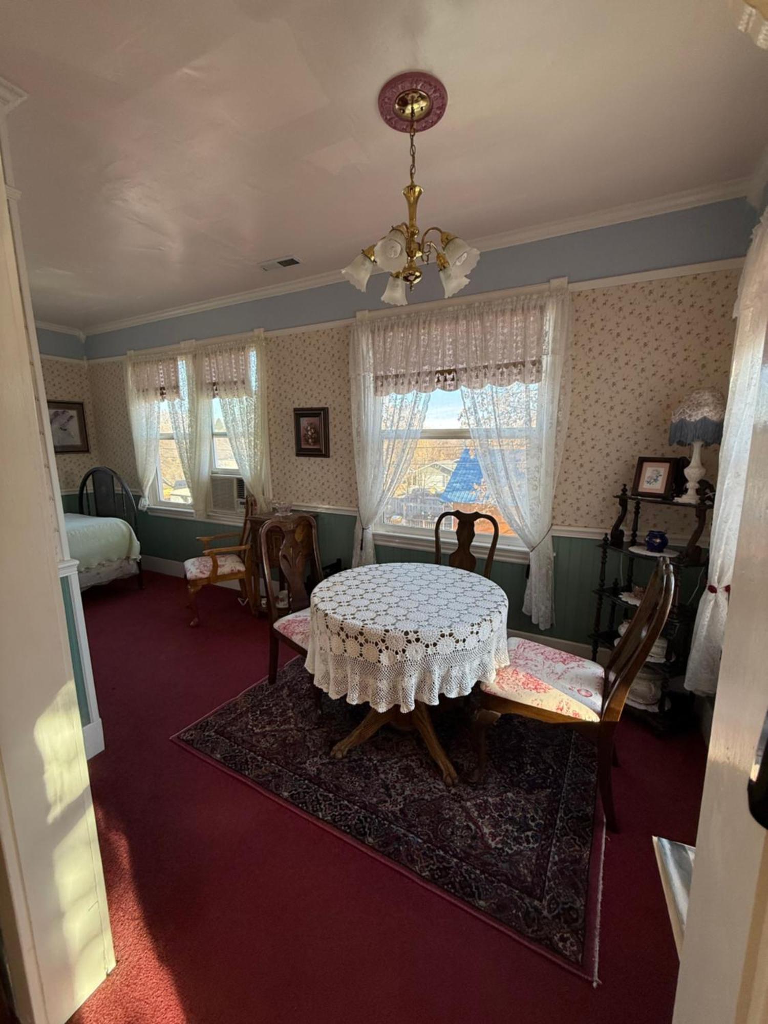 Roseberry House Bed And Breakfast Susanville Exterior photo