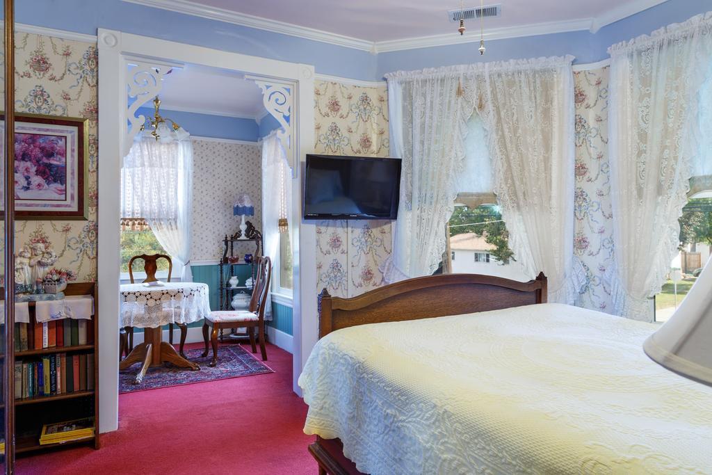Roseberry House Bed And Breakfast Susanville Exterior photo