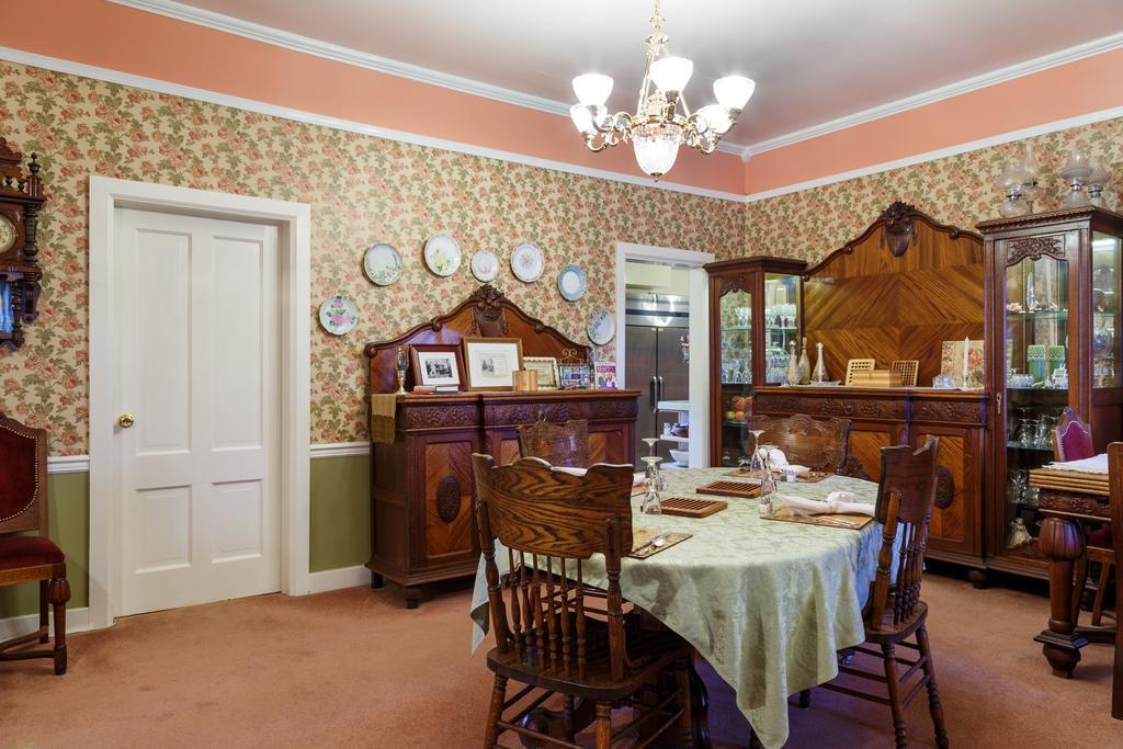 Roseberry House Bed And Breakfast Susanville Exterior photo