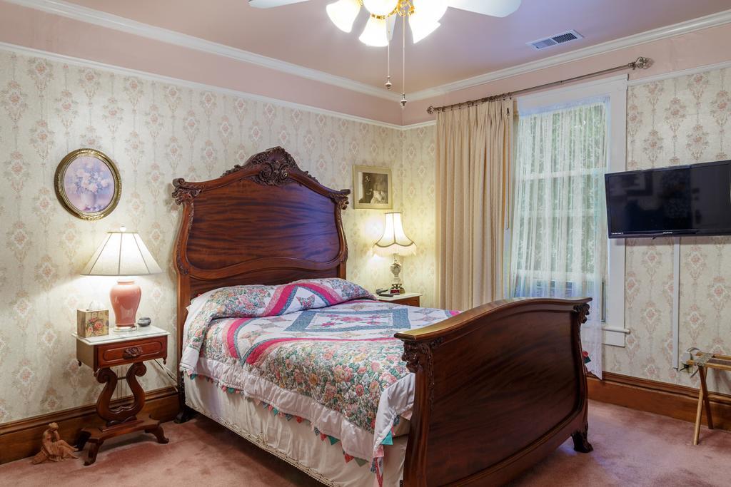 Roseberry House Bed And Breakfast Susanville Exterior photo