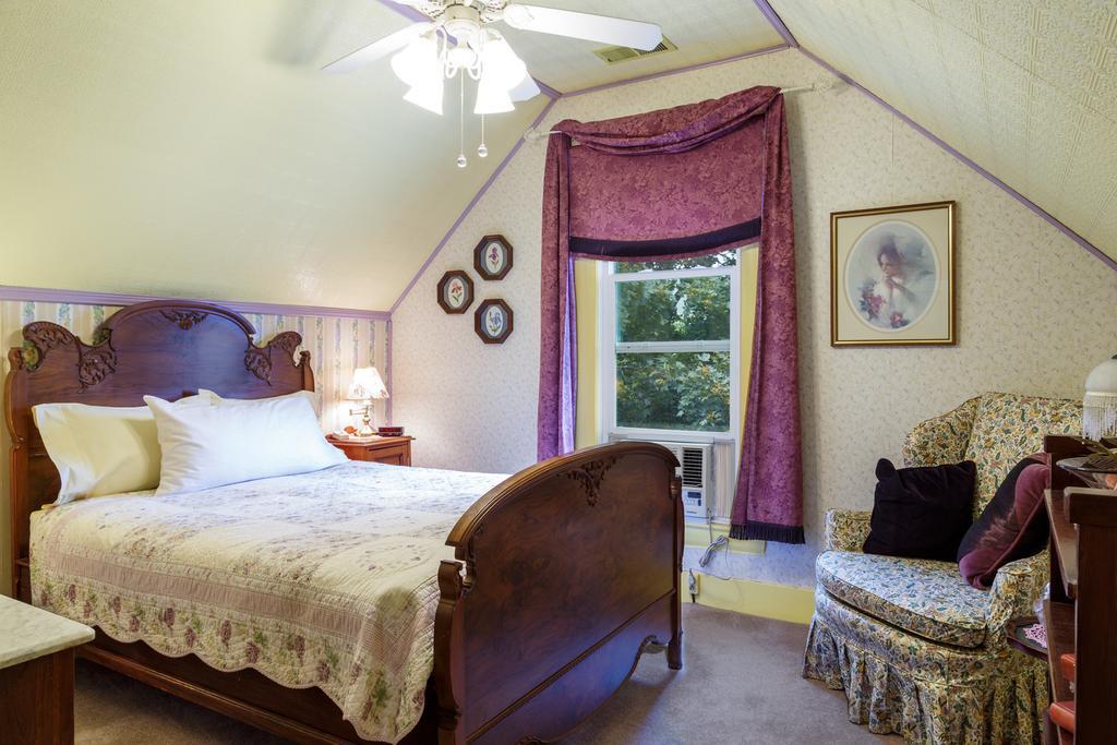 Roseberry House Bed And Breakfast Susanville Exterior photo