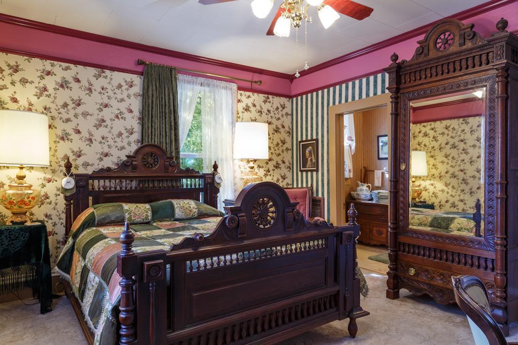 Roseberry House Bed And Breakfast Susanville Exterior photo